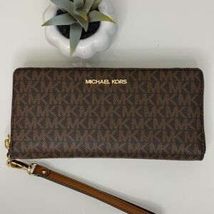 Michael Kors Continental Wallet Wristlet Brown NWT